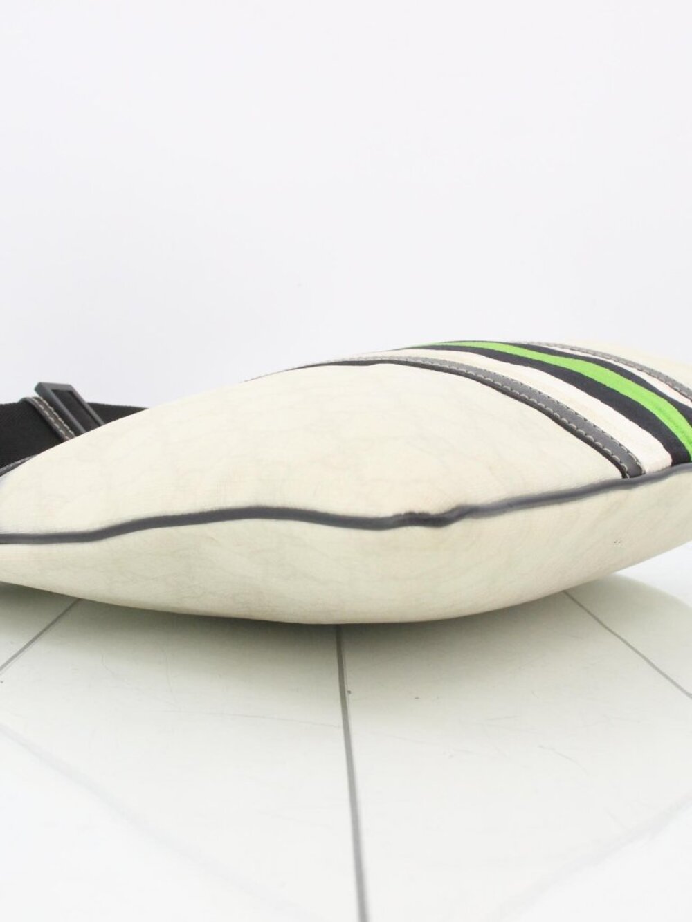 Gucci White Canvas Shoulder Bag with Green and Black Stripe - Picture 7 of 13